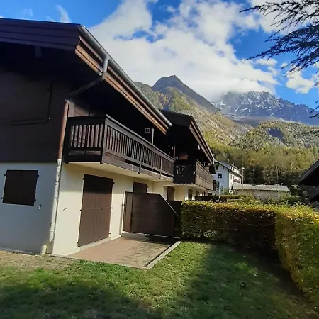 T2 Rez-de-jardin Avec Parking Et Vue Mont Blanc - Fr-1-517-65 شقة *